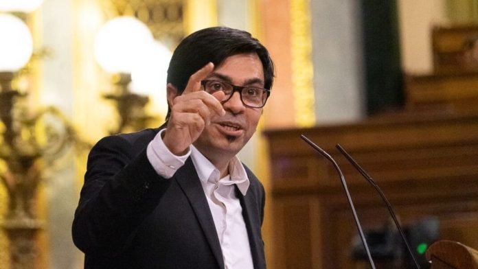 Congresista español Gerardo Pisarello