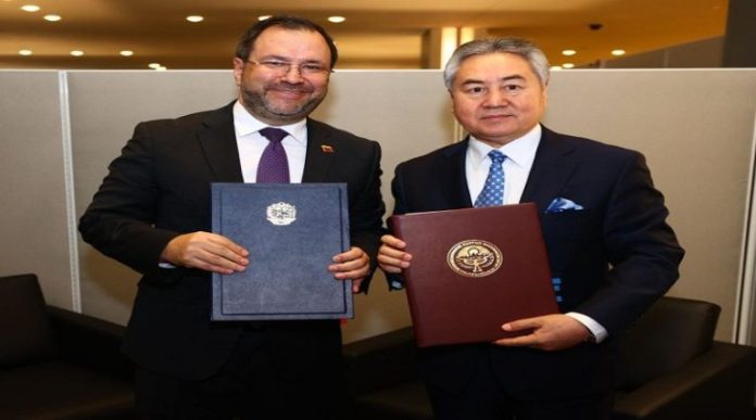 Cancilleres Yván Gil y Jeenbek Kulubaev de Kirguistán firman acuerdos bilaterales