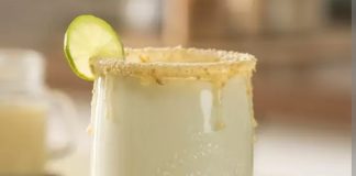 Agua de pie de limón
