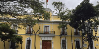 Yván Gil al Gobierno de Chile: Dedíquense a resolver sus problemas