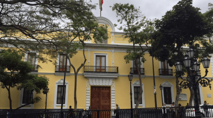 Yván Gil al Gobierno de Chile: Dedíquense a resolver sus problemas