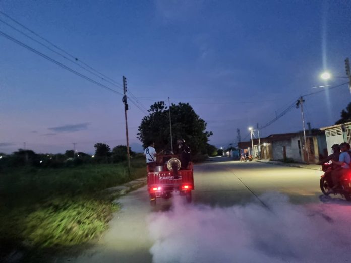 Jornada de fumigación en Vivienda Popular Los Guayos (6) Jornadas de fumigación