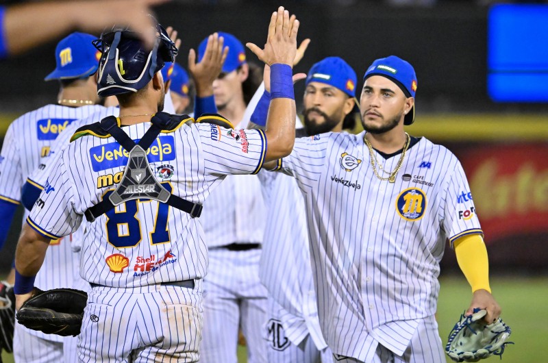 Magallanes-Leones-principal Navegantes del magallanes-Leones del Caracas 1er encuentro