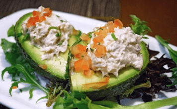 Aguacates rellenos de atún