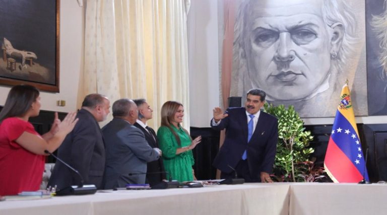 Maduro poderes publicos Maduro poderes publicos