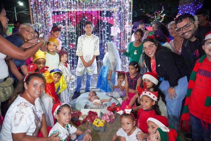 Alcaldesa Ana González dio la bienvenida a la navidad con los abuelitos del Asilo San Martín de Porres (1) Abuelitos del Asilo San Martín de Porres
