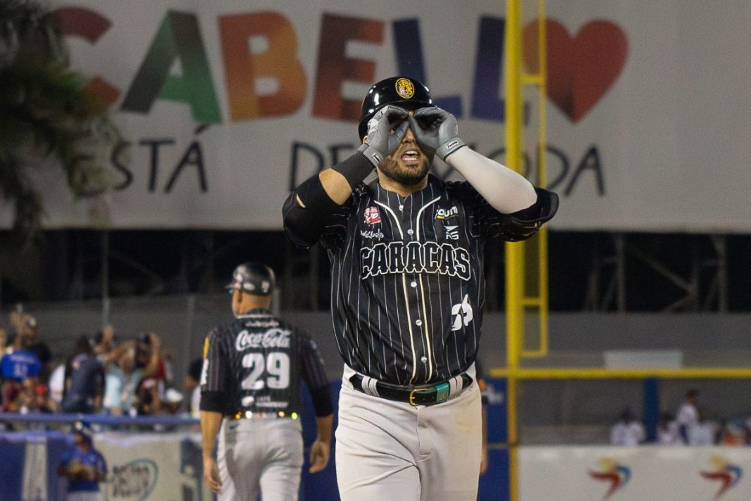 Eugenio Suárez-Leones del Caracas-Valencia-Magallanes