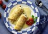 Prepara crepas rellenas de queso fresco y frutas