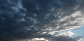 cielo parcialmente nublado