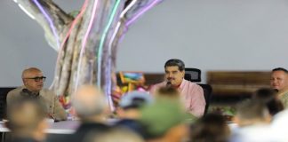 Maduro: Con el Poder Popular derrotaremos a quien se meta con Venezuela
