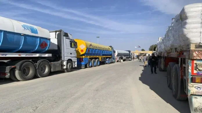 Camiones con ayuda humanitaria