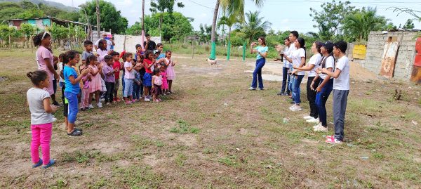 Niños y Niñas de la Paragüita
