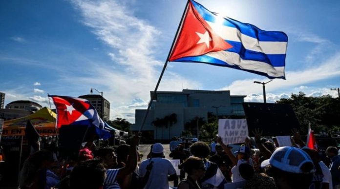 Cuba advierte que EE.UU. la retira de lista terrorista pero el bloqueo continua Cuba advierte que EE.UU. la retira de lista terrorista pero el bloqueo continua