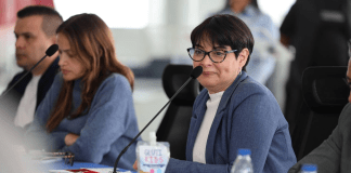 maduro aprobó 500 becas para el sector farmacéutico