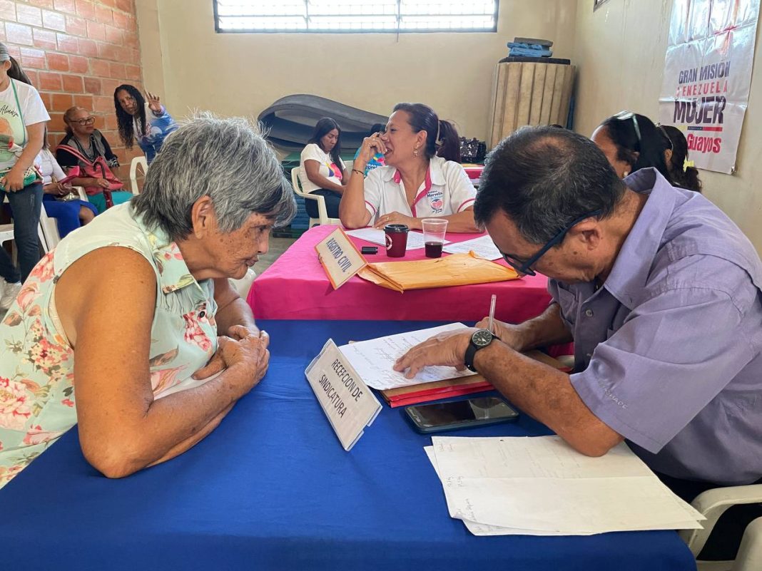 Abuelos reciben jornada integral