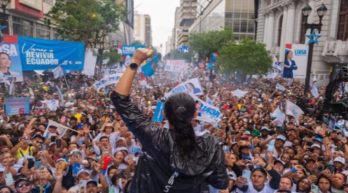 Ecuador: Diferencia de 0,3 % entre González y Noboa