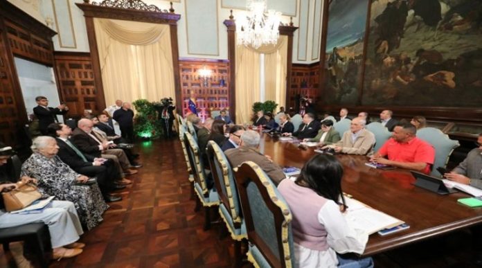 Comisión para Reforma Constitucional debate estrategias para el desarrollo del país Comisión para Reforma Constitucional debate estrategias para el desarrollo del país