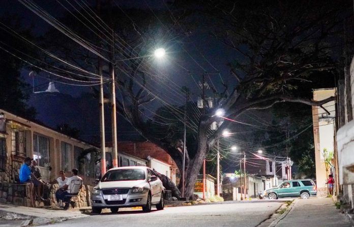 Instalan más de 500 lámparas LED en Naguanagua