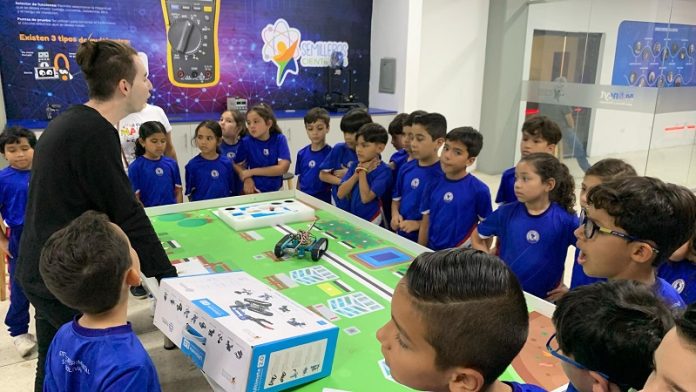 Estudiantes de Carabobo aprenden de ciencia y tecnología