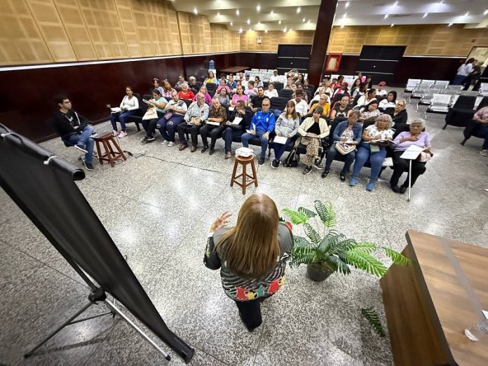 a Conferencia El Cuento Cambia Si tú lo Cuentas