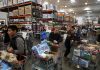 Karma instantáneo en EEUU: Ciudadanos realizan compras nerviosas y comienzan a mirar con malos ojos a «Míster Arancel» karma instantáneo EEUU compras nerviosas Míster Arancel