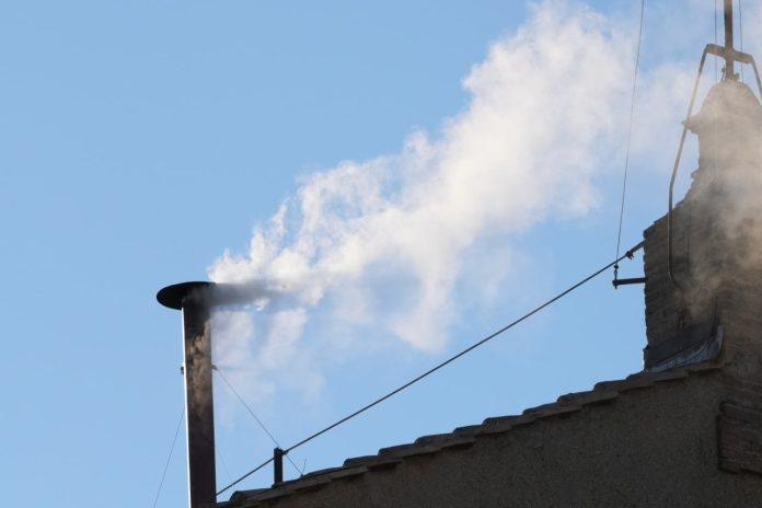 Humo blanco en el Vaticano: Habemus Papam
