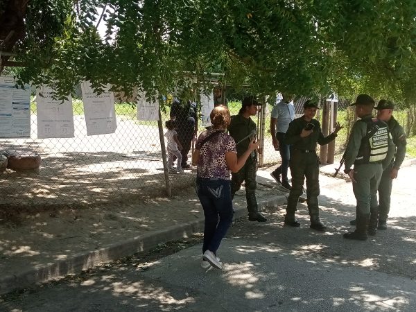 Cuerpos de seguridad garantizan la paz y seguridad de los electores.