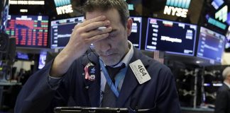 Wall Street cae tras reactivación de aranceles de Trump