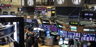 Acciones de EE. UU. se contraen tras anuncio de nuevos aranceles contra la UE