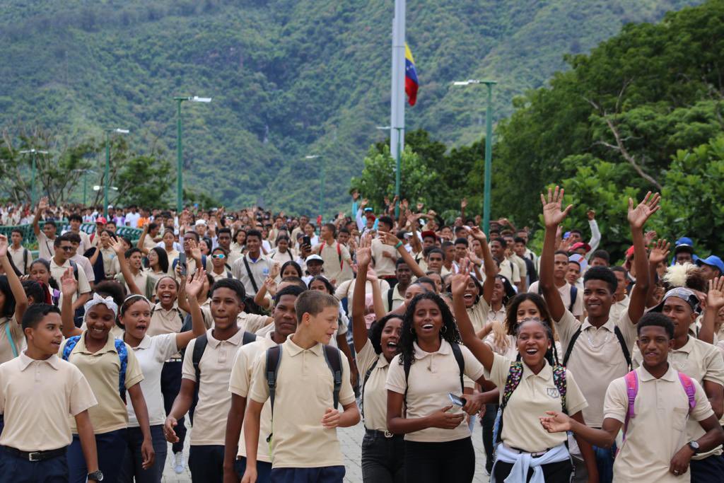 350 mil jóvenes 350 mil jóvenes