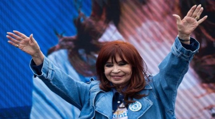 Cristina Fernández de Kirchner será candidata a diputada por Buenos Aires Cristina Fernández de Kirchner será candidata a diputada por Buenos Aires