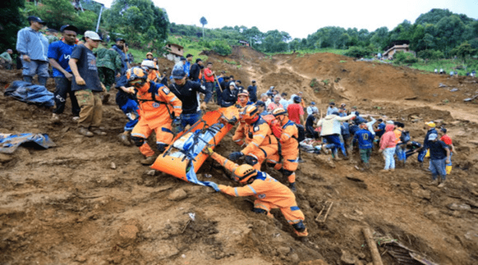 Colombia: Asciende a 16 fallecidos por deslizamiento de tierra en Antioquia Colombia: Asciende a 16 fallecidos por deslizamiento de tierra en Antioquia