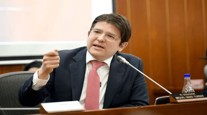 Miguel Uribe Turbay fue sometido con éxito a otra intervención quirúrgica Miguel Uribe Turbay fue sometido con éxito a otra intervención quirúrgica