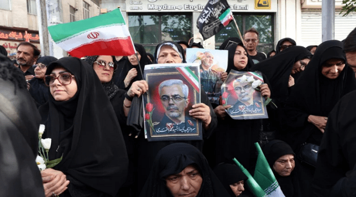 Irán celebra funerales de Estado para militares y científicos asesinados por Israel Irán celebra funerales de Estado para militares y científicos asesinados por Israel