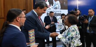 El canciller de la República Bolivariana de Venezuela, Yván Gil, sostuvo un contacto telefónico con la ministra de Asuntos Exteriores de Madagascar, Rasata Rafaravavitafika, con el fin de afianzar relaciones bilaterales y fortalecer lazos de cooperación entre ambos pueblos.