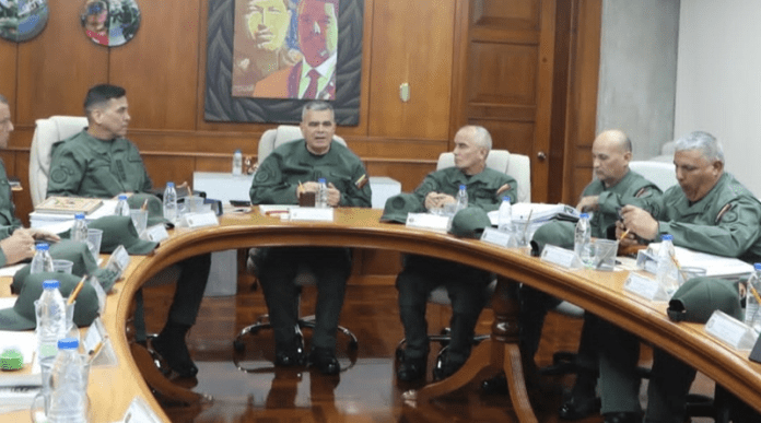 Padrino López ratifica compromiso de la FANB con la defensa territorial indígena