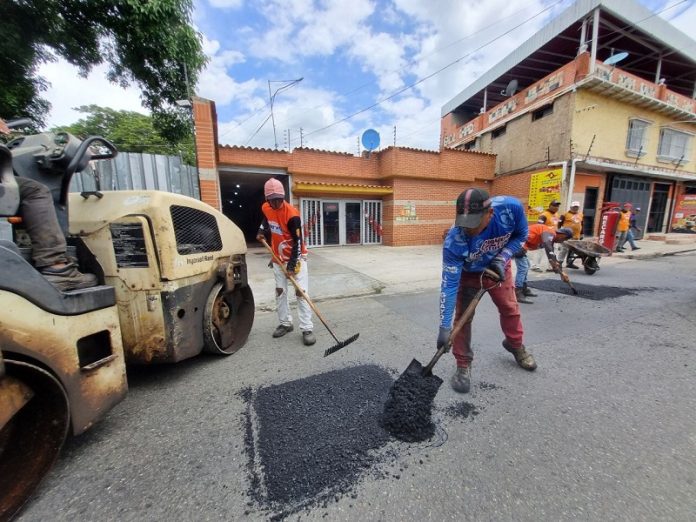 Asfaltado en los Guayos