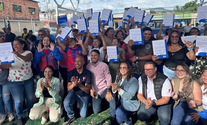 a Comités de Tierras Urbanas Guacara