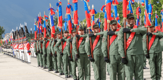 Entregan Orden Cruz del Ejército Bolivariano a oficiales destacados