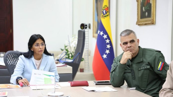vicepresidenta-delcy-rodriguez-junto-al-ministro-de-defensa-vladimir-padrino-lopez-177458 Plan de las 7T