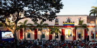 Maduro llama a construir un gobierno popular desde el territorio