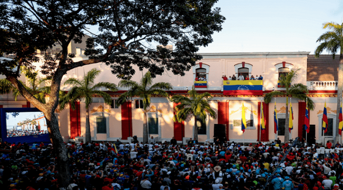 Maduro llama a construir un gobierno popular desde el territorio