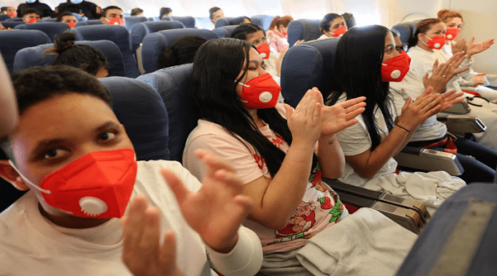 Nuevo vuelo del Plan Vuelta a la Patria arriba con 186 connacionales