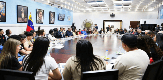 Maduro convoca a la Juventud a liderar ofensiva comunicacional por la verdad del país