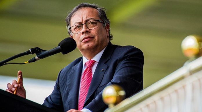 Desvían avión presidencial de Colombia por amenaza contra Gustavo Petro