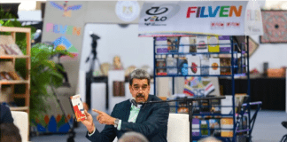 Jefe de Estado propone iniciar una misión para la revolución del libro en Venezuela