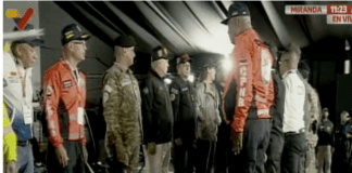 CONDECORAN FUNCIONARIO DE SEFURIDAD