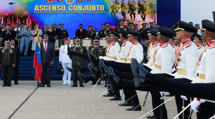 Maduro-tenientes-portada Nuevos graduandos de las 12 academias militares juran con sus vidas defender a Venezuela