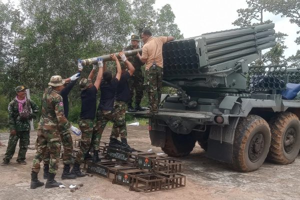 Tailandia bombardea Camboya