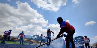 Más de 400 toneladas de asfalto